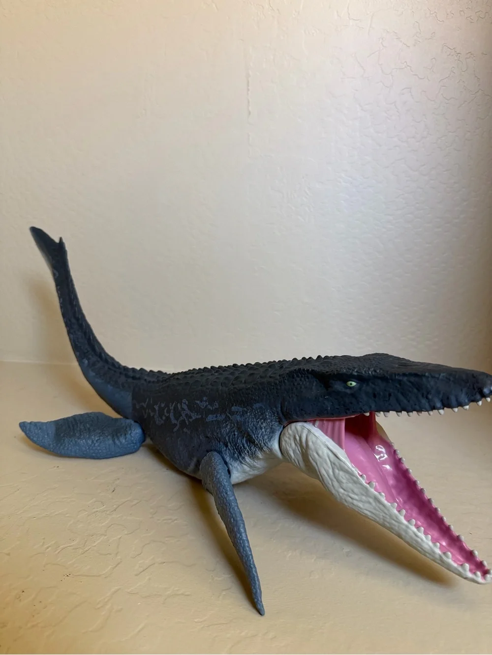 Jurassic World Real Feel Mosasaurus FNG24 28” Mattel Dinosaur Figure